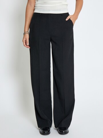 minus Wide leg Pleated Pants 'Livina' in Black: front