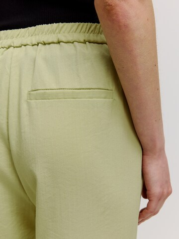 Loosefit Pantaloni 'Benja' di EDITED in verde