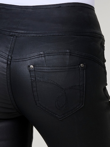 KOROSHI - Skinny Pantalón en negro