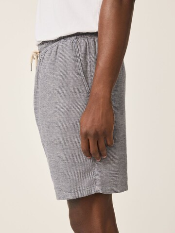 Next Regular Shorts in Blau