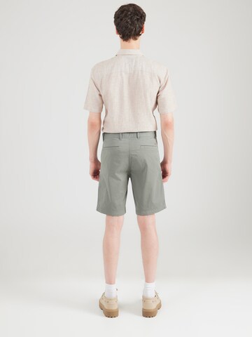 BOSS Slimfit Chinohousut värissä harmaa