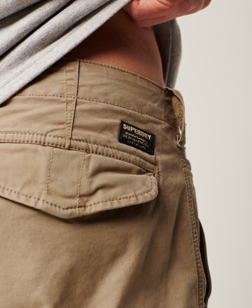 Superdry Regular Cargohose in Beige