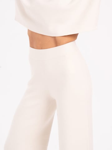 Loosefit Pantalon MYLAVIE by Sarah Harrison en blanc