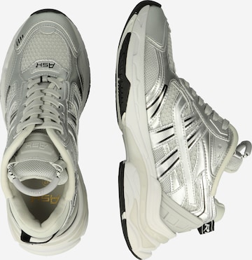 Sneaker bassa 'RACE' di ASH in argento