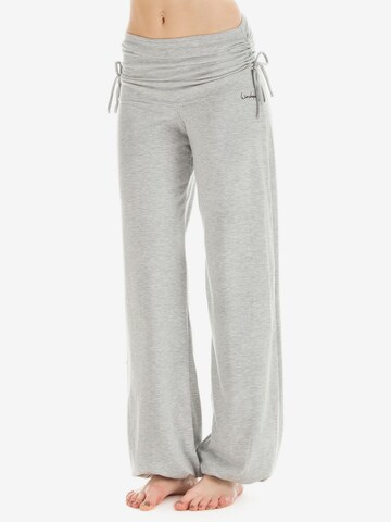 Effilé Pantalon de sport 'WH1' Winshape en gris : devant