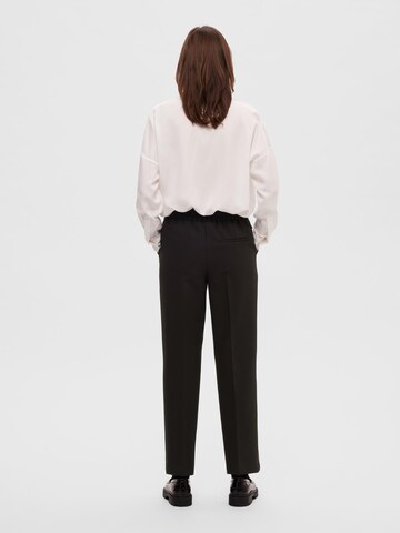 SELECTED FEMME Regular Pleated Pants 'Vinnie' in Black
