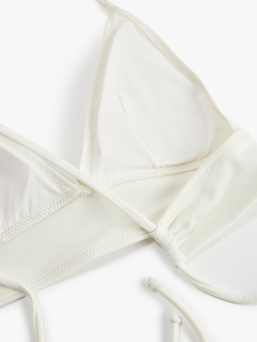 Koton T-shirt Bikinitop in Wit