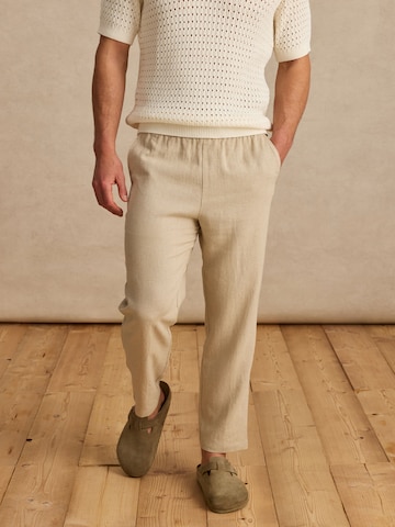 Effilé Pantalon 'Esad' DAN FOX APPAREL en beige : devant