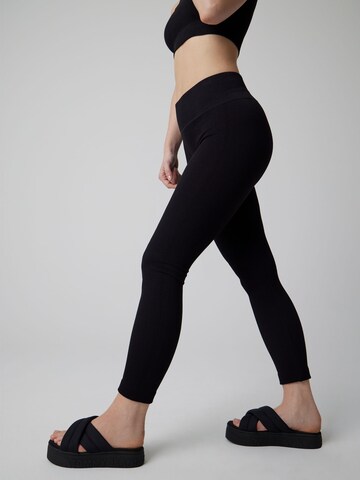 A LOT LESS Skinny Leggings 'Polly' i svart