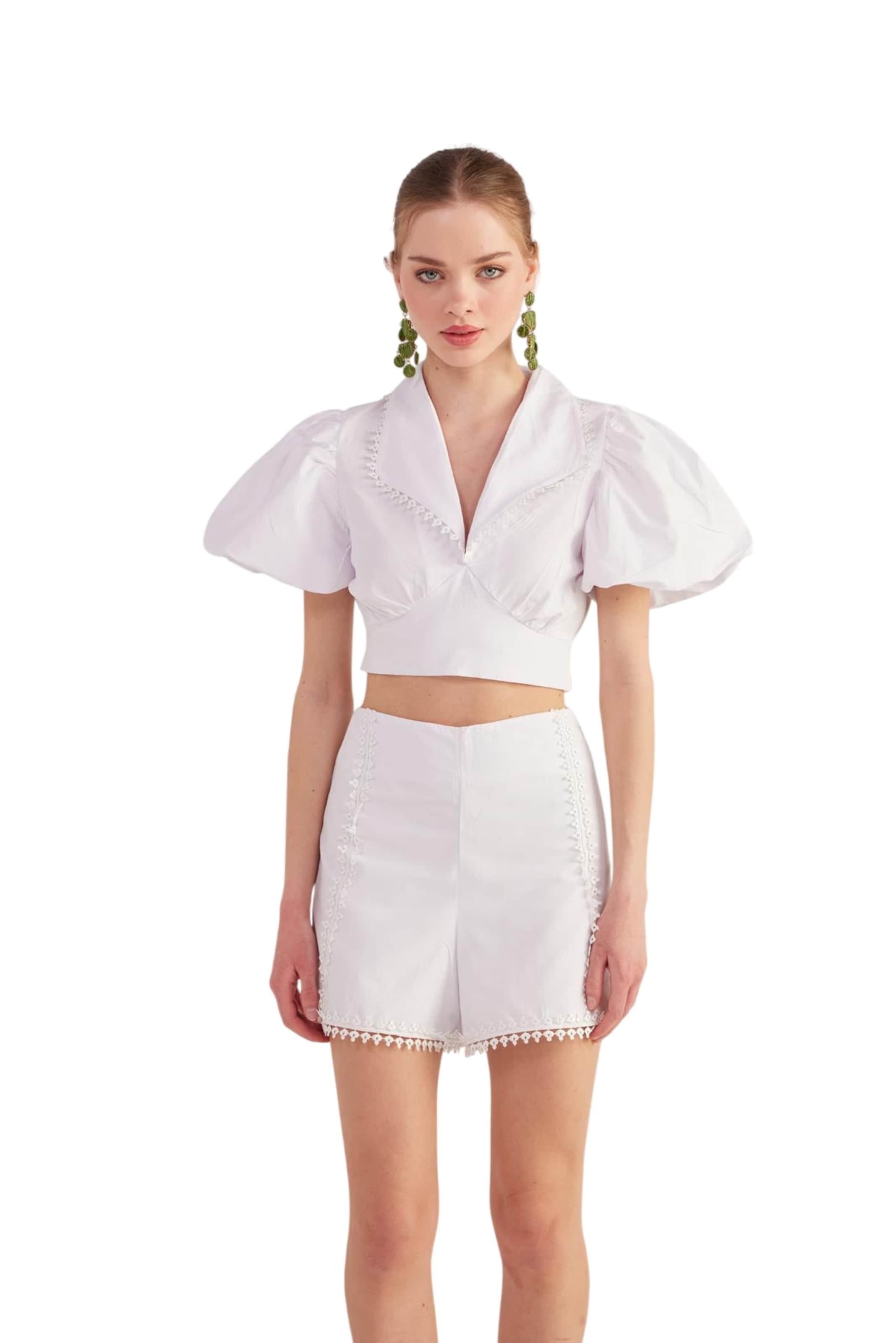 HOLLY LOLLY Blouse in White: front