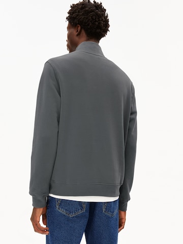ARMEDANGELS Sweatshirt in Grey