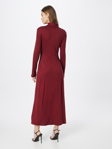 Robe Warehouse en rouge