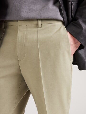 HUGO Regular Pleated Pants 'Hesten232X' in Green