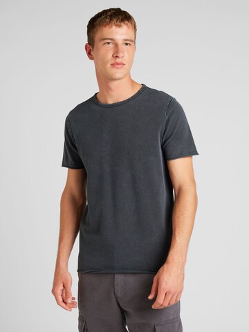 Tricou de la QS pe gri: față