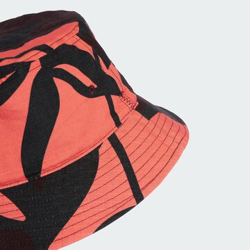 ADIDAS PERFORMANCE - Sombrero deportivo 'Mercedes - AMG Petronas Formula One Team' en rojo