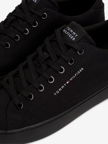 TOMMY HILFIGER Sneaker 'Essential' in Schwarz