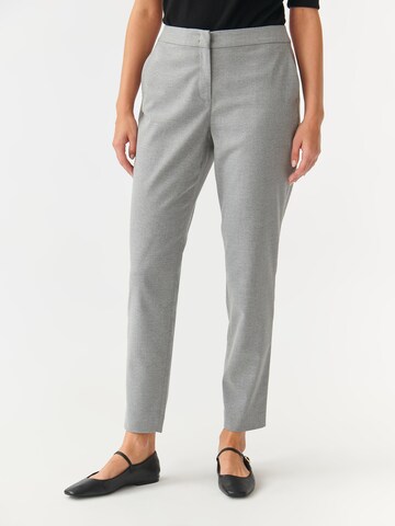 Tapered Pantaloni 'OLIA' di TATUUM in grigio