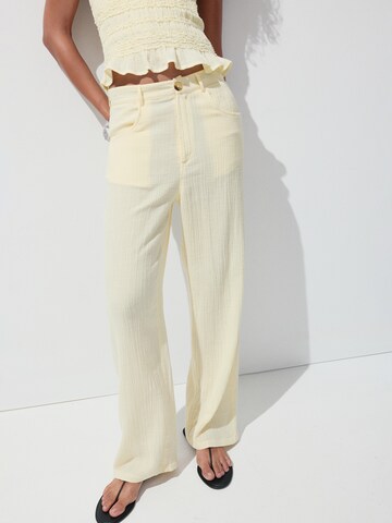 MANGO Loosefit Broek 'BORA' in Geel: voorkant