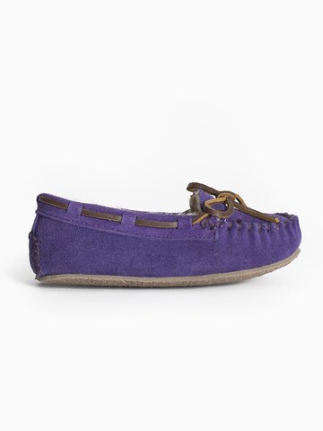 Chaussure basse 'Cassie' Minnetonka en violet