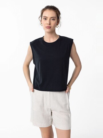 Antioch Top 'Miriam' in Black: front