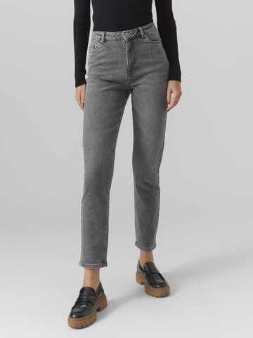 Coupe slim Jean 'Linda' VERO MODA en gris : devant