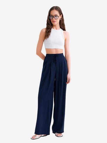 Wide leg Pantaloni con pieghe di MixRay in blu