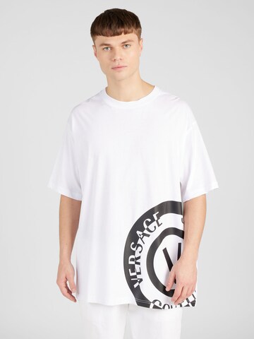 Versace Jeans Couture T-shirt '76UP607' i vit: framsida