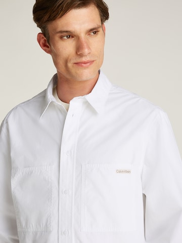 Comfort fit Camicia di Calvin Klein Jeans in bianco