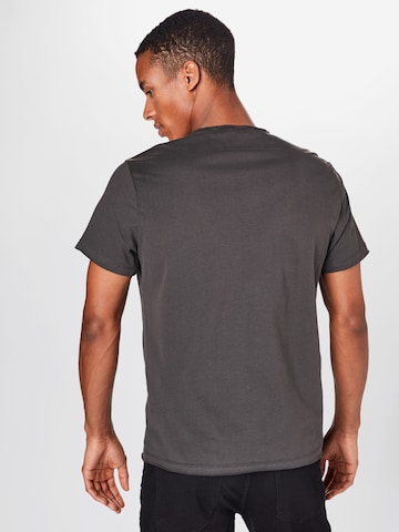 Coupe regular T-Shirt AMPLIFIED en gris