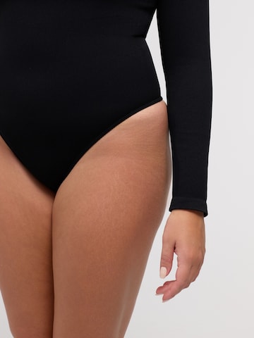 cfab Body 'Ribbed Longsleeve V-Neck Sculpting Lace Bodysuit with String' värissä musta