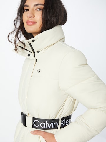 Veste mi-saison Calvin Klein Jeans en blanc