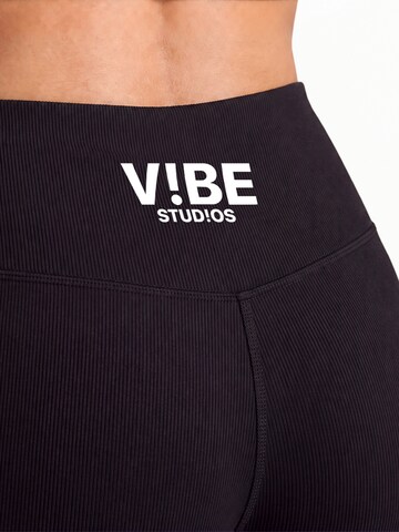 V!BE STUD!OS Skinny Leggingsit värissä musta