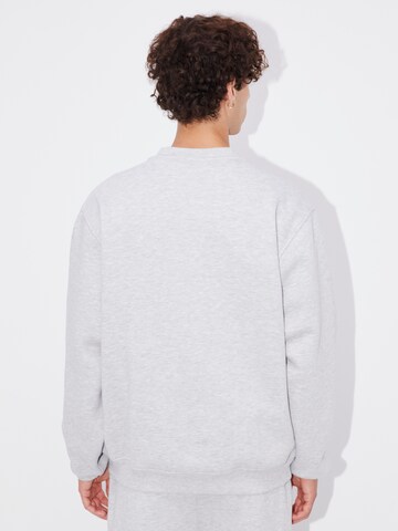 Sweat-shirt 'Edgar' LeGer by Lena Gercke en gris