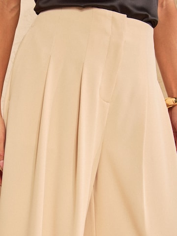 love & roses Wide leg Pleat-front trousers in Beige
