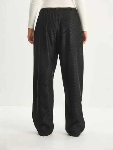 regular Pantaloni di Bianco Lucci in nero