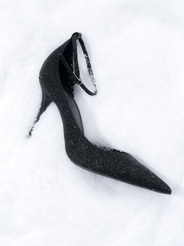 Estro Pumps '672-3' in Black