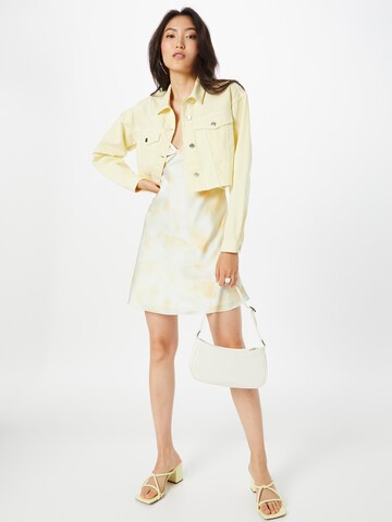 Giacca di mezza stagione di ABOUT YOU x Antonia in giallo