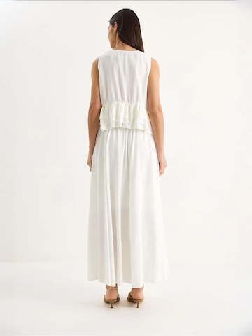 Tailleur di Bianco Lucci in beige