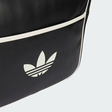 ADIDAS ORIGINALS Schoudertas 'Airliner' in Zwart
