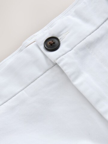 Next - regular Pantalón en blanco