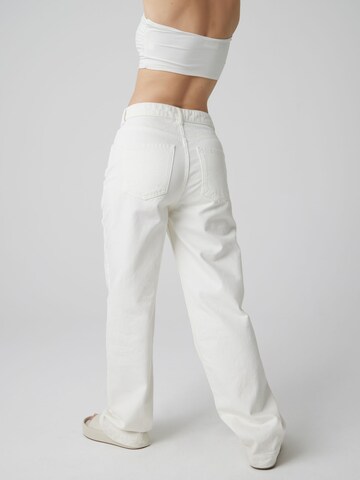 regular Jeans 'JESSIE' di A LOT LESS in bianco