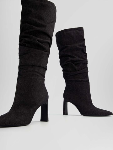 Bershka Stiefel in Schwarz