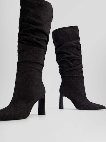 Bershka Stiefel in Schwarz