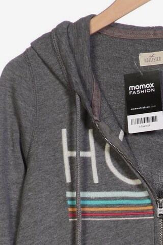 HOLLISTER Sweatshirt & Zip-Up Hoodie in S in Grey