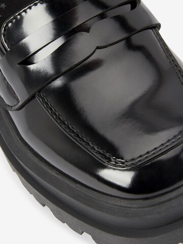 Next Flats in Black