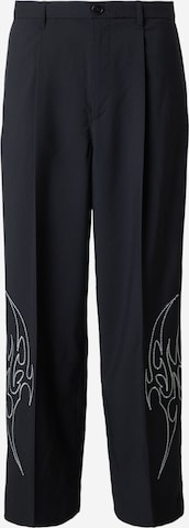 WEEKDAYLoosefit Hlače s naborima - crna boja: prednji dio