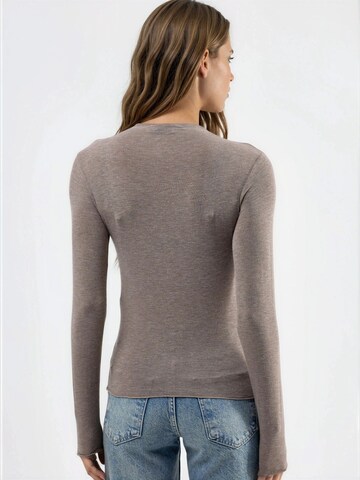 Busem Sweater in Brown