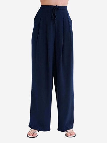 Wide leg Pantaloni con pieghe di MixRay in blu: frontale