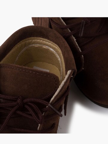 Pisamonas - Botas en marrón