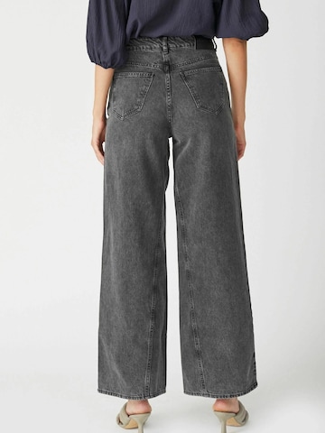 Regular Jean 'VikaCC' co'couture en noir